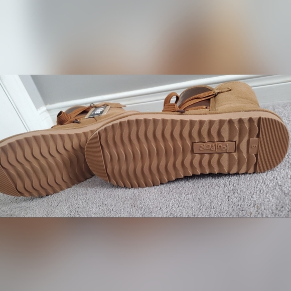 Brown and Bronze Winter Boots - Picture 4 of 5